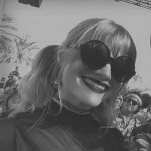 Meet your Posher, Larissa